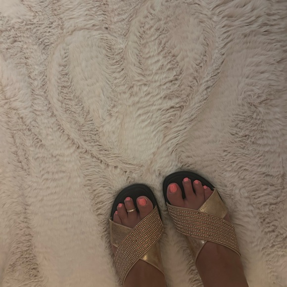 Sketchers women’s low wedge sparkly sandals in a rose tone, metallic colour - Picture 4 of 6